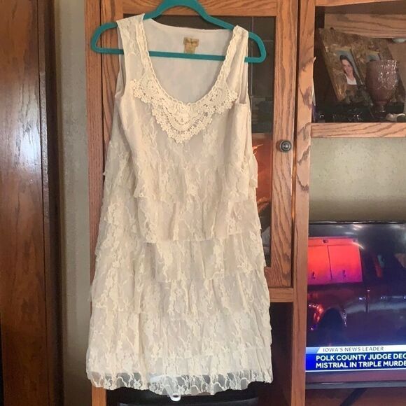 Dress   9/1 - Picture 1 of 3